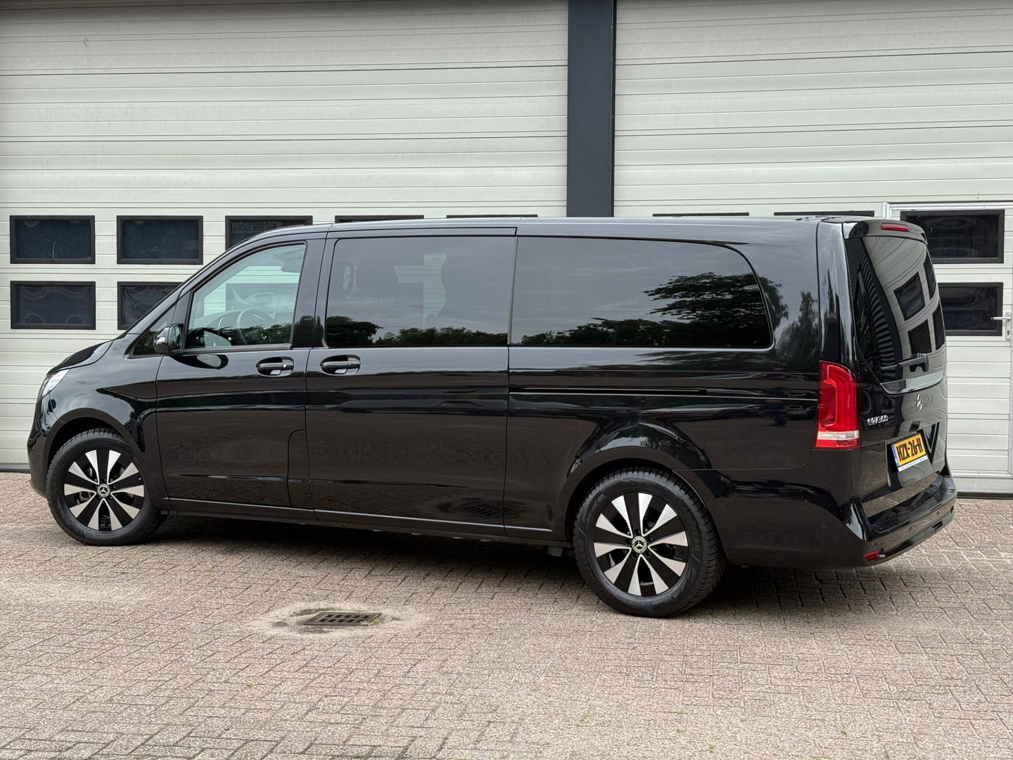 Mercedes-Benz EQV 300 90 kWh L3 Extra Lang - 7/8 Zits - Elc. schuif - Leder - 3 Jaar onderhoud + Garantie