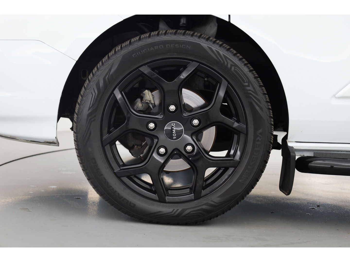 Ford Transit Custom 320 2.0 TDCI L2H1 DC Aut. | 170pk | Navi | Leder | Adapt. Cruise | 18'' | Trekhaak | Camera | 2x Schuifd.