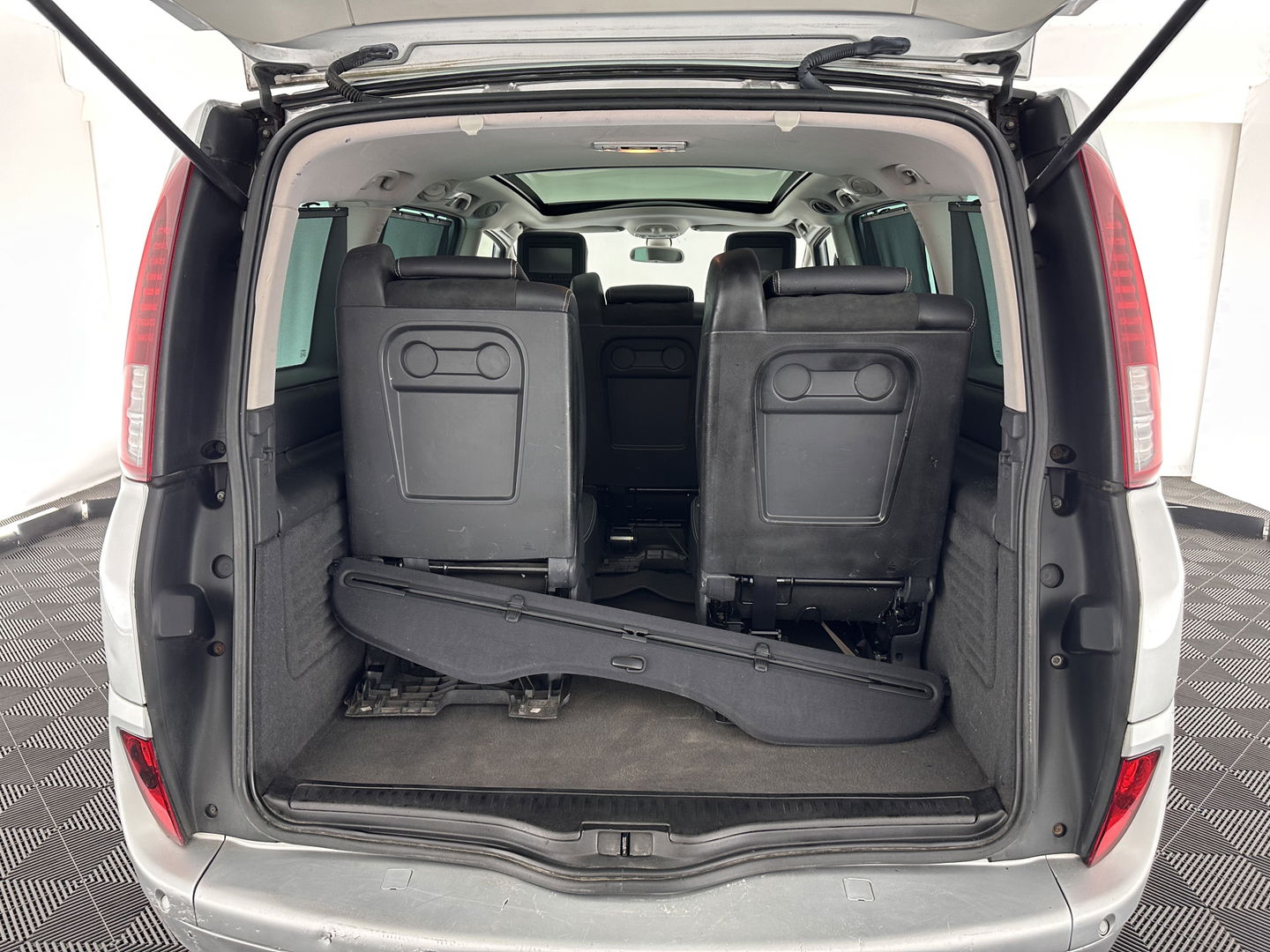 Renault Grand Espace 2.0 dCi Initiale [ 7-Pers ] Aut. *1/2LEATHER | XENON | NAVI-FULLMAP | CAMERA | COMFORT/ HEATED-SEATS | ECC | PDC | CRUISE | 17''ALU*