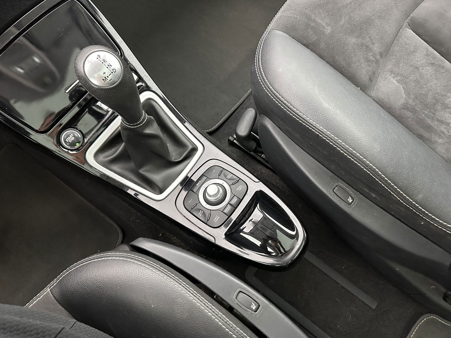 Renault Grand Espace 2.0 dCi Initiale [ 7-Pers ] Aut. *1/2LEATHER | XENON | NAVI-FULLMAP | CAMERA | COMFORT/ HEATED-SEATS | ECC | PDC | CRUISE | 17''ALU*