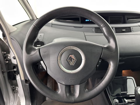 Renault Grand Espace 2.0 dCi Initiale [ 7-Pers ] Aut. *1/2LEATHER | XENON | NAVI-FULLMAP | CAMERA | COMFORT/ HEATED-SEATS | ECC | PDC | CRUISE | 17''ALU*
