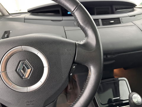 Renault Grand Espace 2.0 dCi Initiale [ 7-Pers ] Aut. *1/2LEATHER | XENON | NAVI-FULLMAP | CAMERA | COMFORT/ HEATED-SEATS | ECC | PDC | CRUISE | 17''ALU*