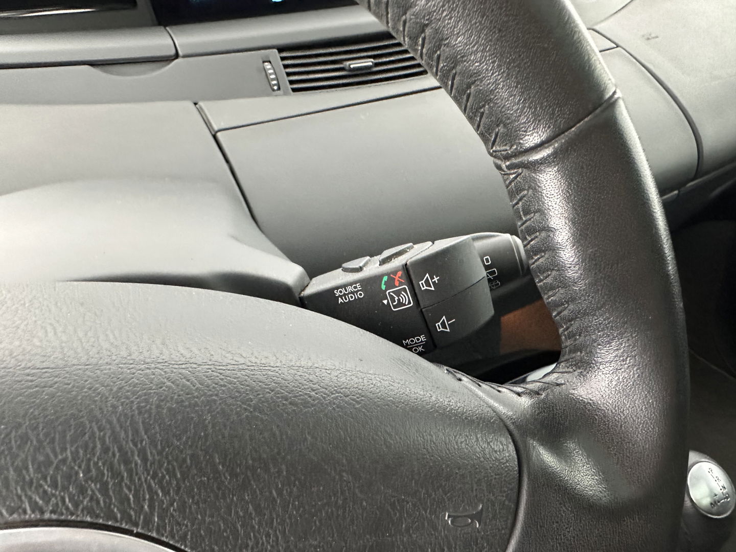 Renault Grand Espace 2.0 dCi Initiale [ 7-Pers ] Aut. *1/2LEATHER | XENON | NAVI-FULLMAP | CAMERA | COMFORT/ HEATED-SEATS | ECC | PDC | CRUISE | 17''ALU*
