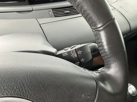 Renault Grand Espace 2.0 dCi Initiale [ 7-Pers ] Aut. *1/2LEATHER | XENON | NAVI-FULLMAP | CAMERA | COMFORT/ HEATED-SEATS | ECC | PDC | CRUISE | 17''ALU*