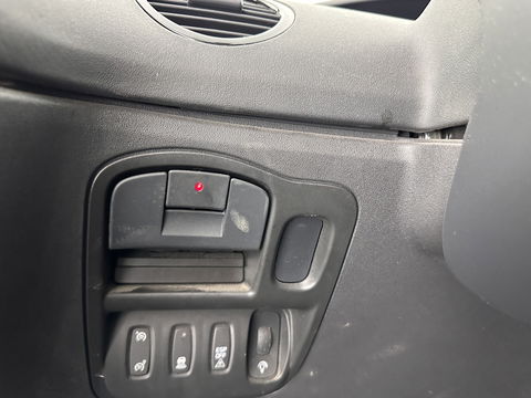 Renault Grand Espace 2.0 dCi Initiale [ 7-Pers ] Aut. *1/2LEATHER | XENON | NAVI-FULLMAP | CAMERA | COMFORT/ HEATED-SEATS | ECC | PDC | CRUISE | 17''ALU*