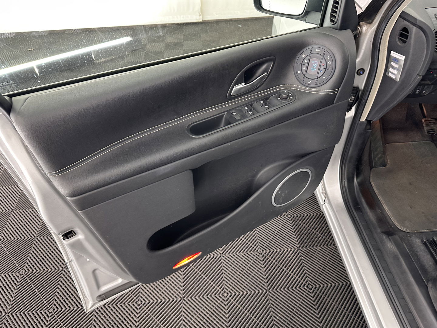 Renault Grand Espace 2.0 dCi Initiale [ 7-Pers ] Aut. *1/2LEATHER | XENON | NAVI-FULLMAP | CAMERA | COMFORT/ HEATED-SEATS | ECC | PDC | CRUISE | 17''ALU*