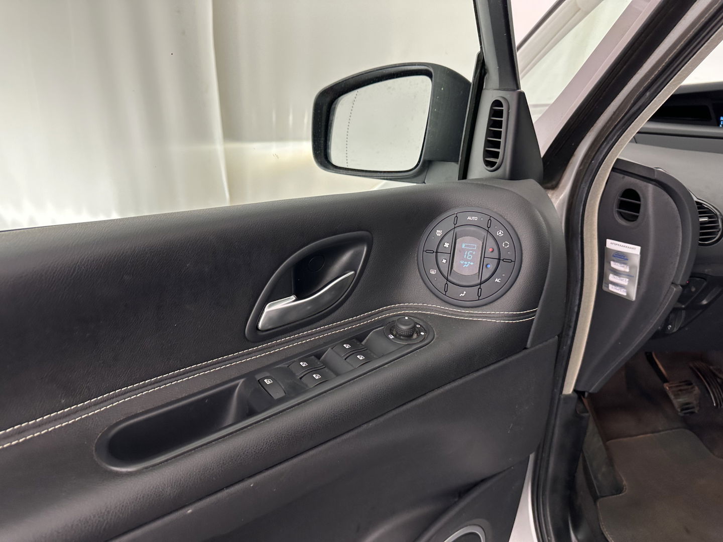 Renault Grand Espace 2.0 dCi Initiale [ 7-Pers ] Aut. *1/2LEATHER | XENON | NAVI-FULLMAP | CAMERA | COMFORT/ HEATED-SEATS | ECC | PDC | CRUISE | 17''ALU*