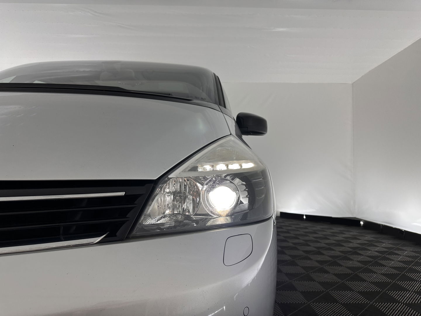 Renault Grand Espace 2.0 dCi Initiale [ 7-Pers ] Aut. *1/2LEATHER | XENON | NAVI-FULLMAP | CAMERA | COMFORT/ HEATED-SEATS | ECC | PDC | CRUISE | 17''ALU*