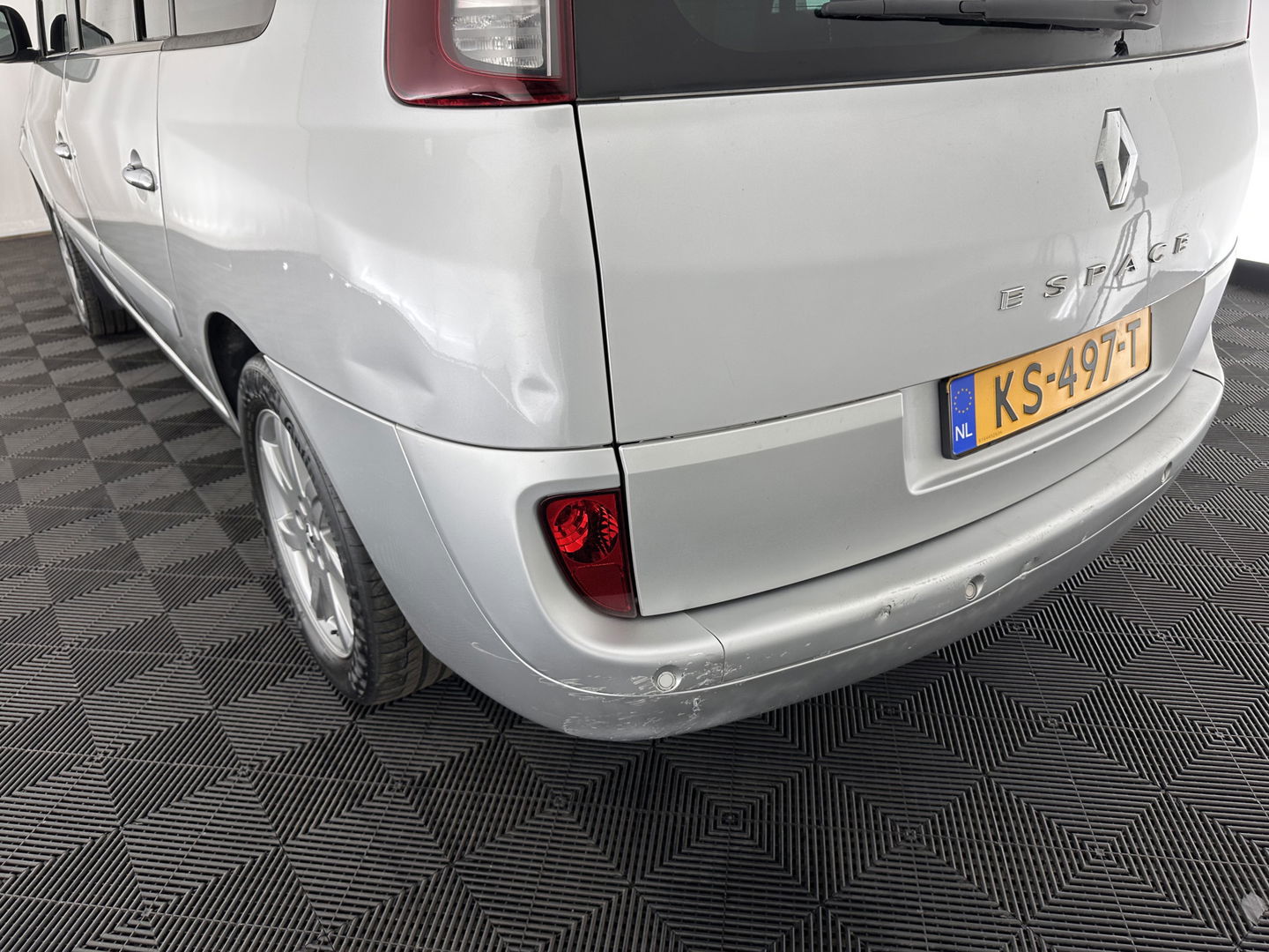 Renault Grand Espace 2.0 dCi Initiale [ 7-Pers ] Aut. *1/2LEATHER | XENON | NAVI-FULLMAP | CAMERA | COMFORT/ HEATED-SEATS | ECC | PDC | CRUISE | 17''ALU*