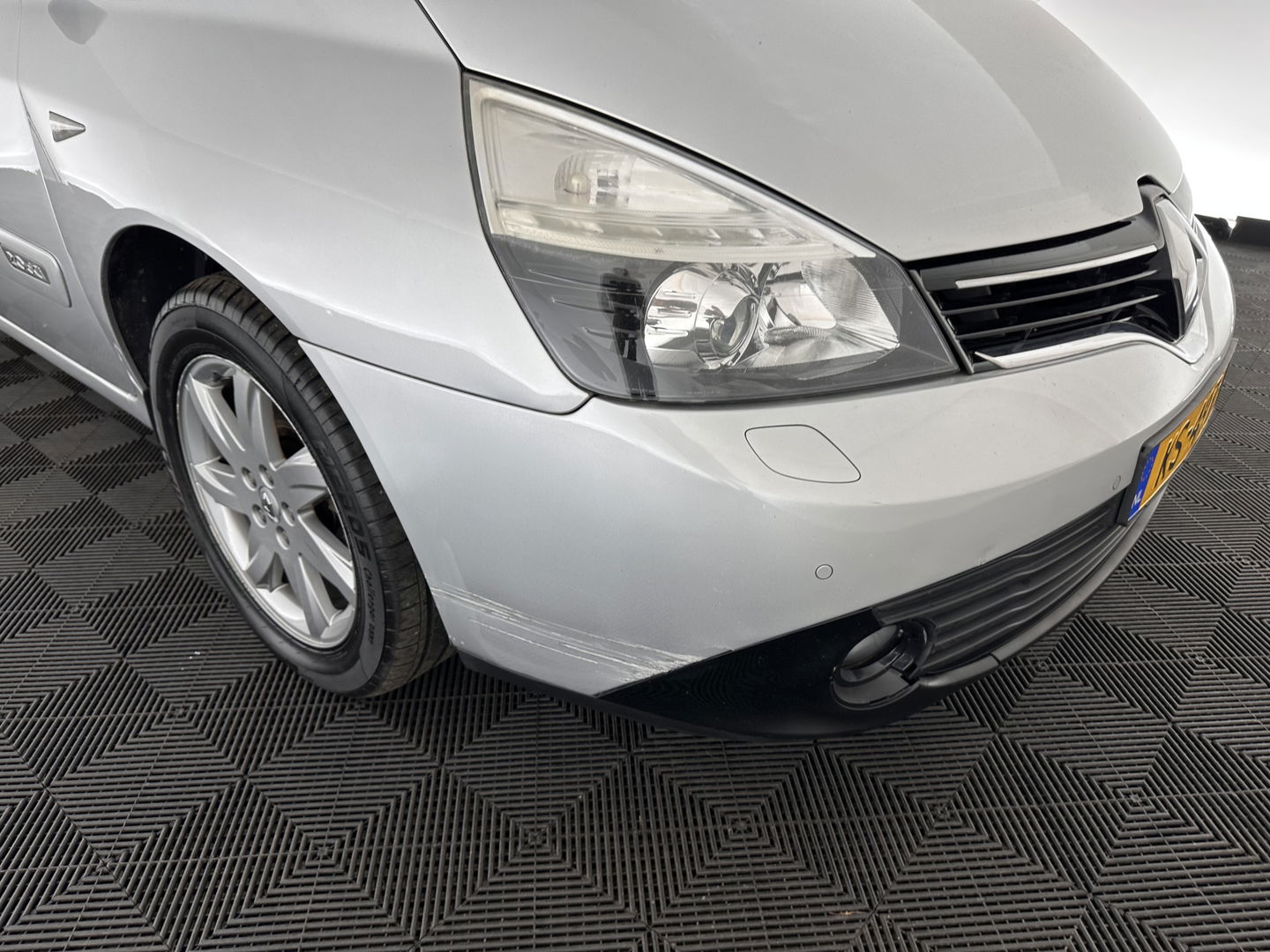 Renault Grand Espace 2.0 dCi Initiale [ 7-Pers ] Aut. *1/2LEATHER | XENON | NAVI-FULLMAP | CAMERA | COMFORT/ HEATED-SEATS | ECC | PDC | CRUISE | 17''ALU*