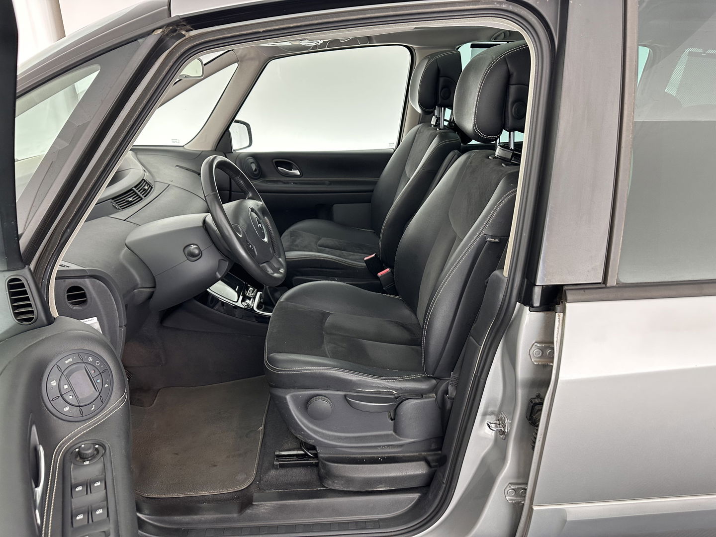 Renault Grand Espace 2.0 dCi Initiale [ 7-Pers ] Aut. *1/2LEATHER | XENON | NAVI-FULLMAP | CAMERA | COMFORT/ HEATED-SEATS | ECC | PDC | CRUISE | 17''ALU*