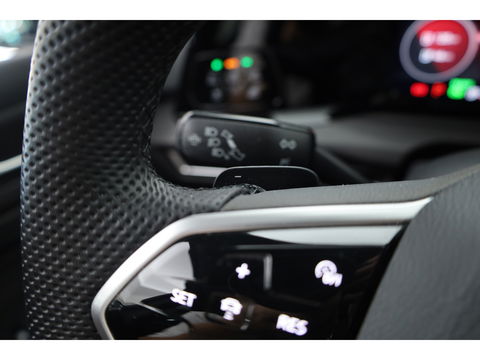 Volkswagen Golf 1.4 eHybrid GTE | Adapt. Cruise | Mistlampen | Stoel- Stuurverw. | IQ. Light | Navi | Camera