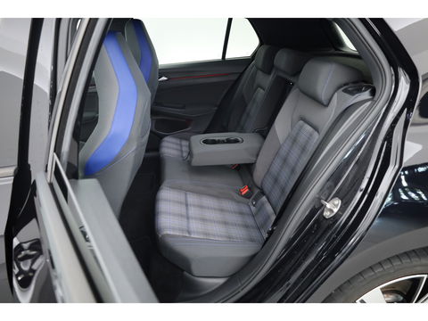 Volkswagen Golf 1.4 eHybrid GTE | Adapt. Cruise | Mistlampen | Stoel- Stuurverw. | IQ. Light | Navi | Camera