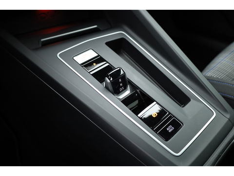 Volkswagen Golf 1.4 eHybrid GTE | Adapt. Cruise | Mistlampen | Stoel- Stuurverw. | IQ. Light | Navi | Camera