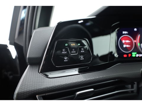Volkswagen Golf 1.4 eHybrid GTE | Adapt. Cruise | Mistlampen | Stoel- Stuurverw. | IQ. Light | Navi | Camera