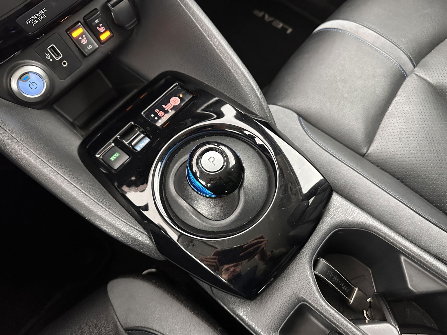 Nissan Leaf Tekna 40 kWh Aut. *LUXURY-LEATHER | FULL-LED | BOSE-SURROUND | DIGI-COCKPIT | ADAPTIVE-CRUISE | TOPVIEW | KEYLESS | NAVI-FULLMAP | BLINDSPOT | DAB+ | PDC | HEATED-COMFORTSEATS | PRIVACY-GLASS |