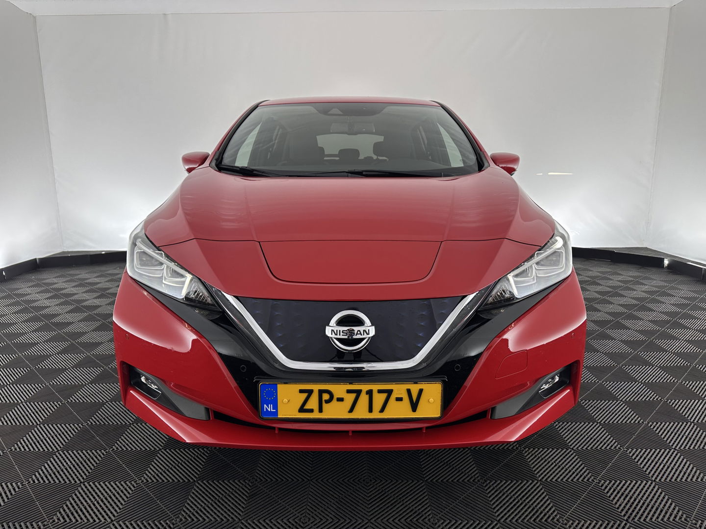 Nissan Leaf Tekna 40 kWh Aut. *LUXURY-LEATHER | FULL-LED | BOSE-SURROUND | DIGI-COCKPIT | ADAPTIVE-CRUISE | TOPVIEW | KEYLESS | NAVI-FULLMAP | BLINDSPOT | DAB+ | PDC | HEATED-COMFORTSEATS | PRIVACY-GLASS |