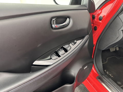 Nissan Leaf Tekna 40 kWh Aut. *LUXURY-LEATHER | FULL-LED | BOSE-SURROUND | DIGI-COCKPIT | ADAPTIVE-CRUISE | TOPVIEW | KEYLESS | NAVI-FULLMAP | BLINDSPOT | DAB+ | PDC | HEATED-COMFORTSEATS | PRIVACY-GLASS |