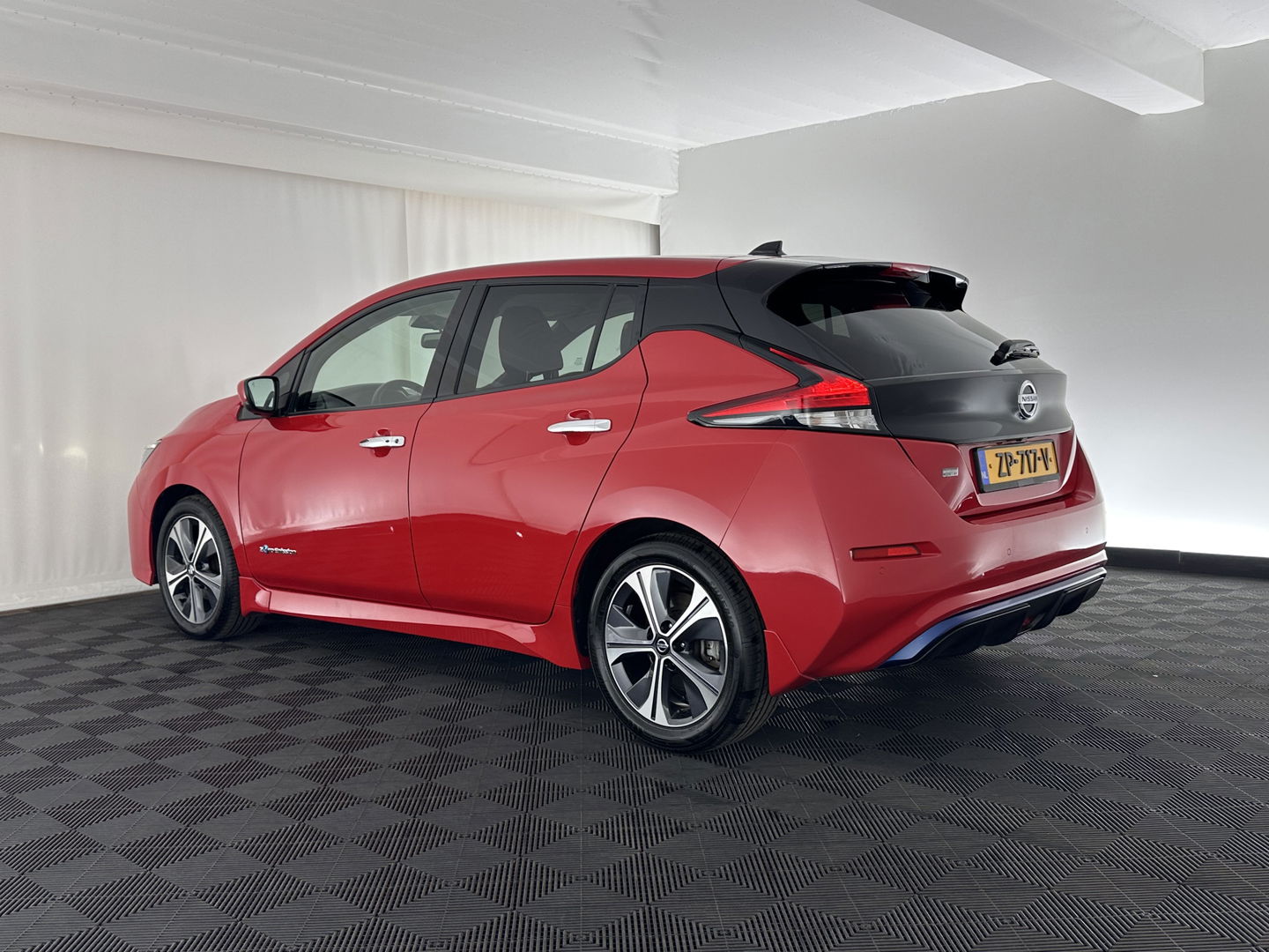 Nissan Leaf Tekna 40 kWh Aut. *LUXURY-LEATHER | FULL-LED | BOSE-SURROUND | DIGI-COCKPIT | ADAPTIVE-CRUISE | TOPVIEW | KEYLESS | NAVI-FULLMAP | BLINDSPOT | DAB+ | PDC | HEATED-COMFORTSEATS | PRIVACY-GLASS |