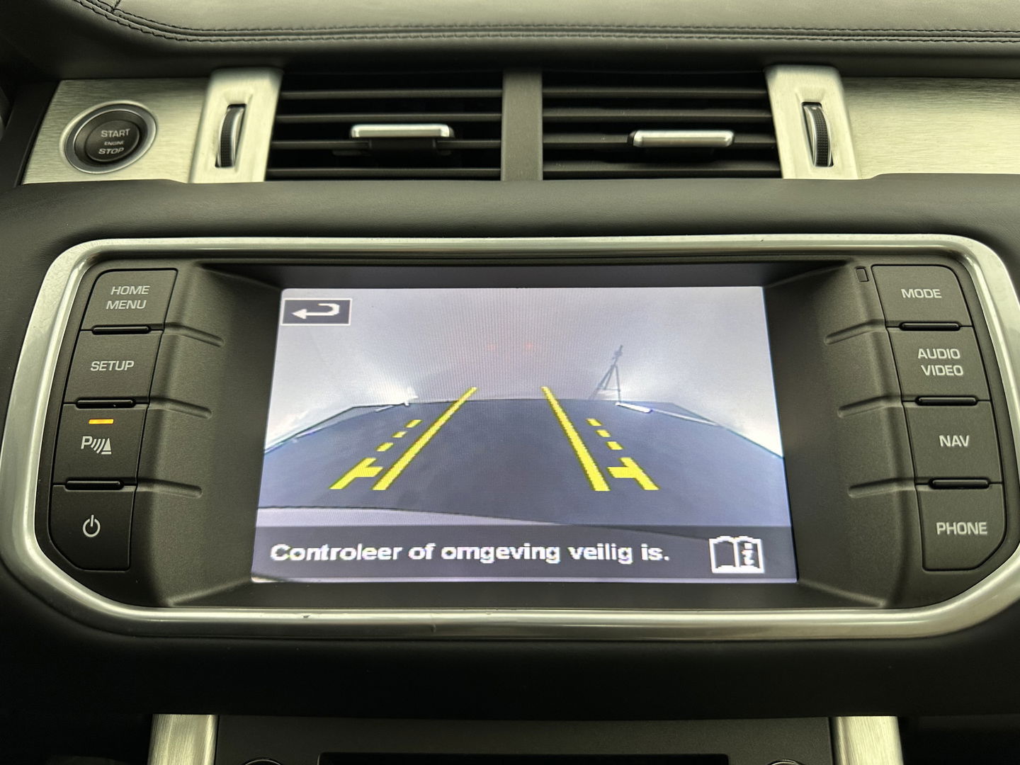Land Rover Range Rover Evoque 2.2 SD4 4WD Prestige Aut. *PANO | LUXURY-LEATHER | BI-XENON | MERIDIAN-AUDIO | NAVI-FULLMAP | MEMORY-PACK | CAMERA | HEATED-COMFORTSEATS | ECC | SHIFT-PADDLES | PDC | CRUISE | TOWBAR  | 19''ALU *