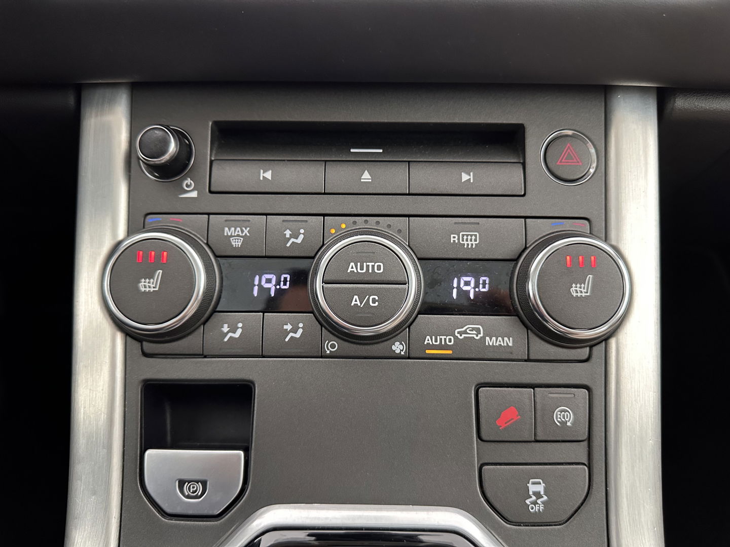 Land Rover Range Rover Evoque 2.2 SD4 4WD Prestige Aut. *PANO | LUXURY-LEATHER | BI-XENON | MERIDIAN-AUDIO | NAVI-FULLMAP | MEMORY-PACK | CAMERA | HEATED-COMFORTSEATS | ECC | SHIFT-PADDLES | PDC | CRUISE | TOWBAR  | 19''ALU *