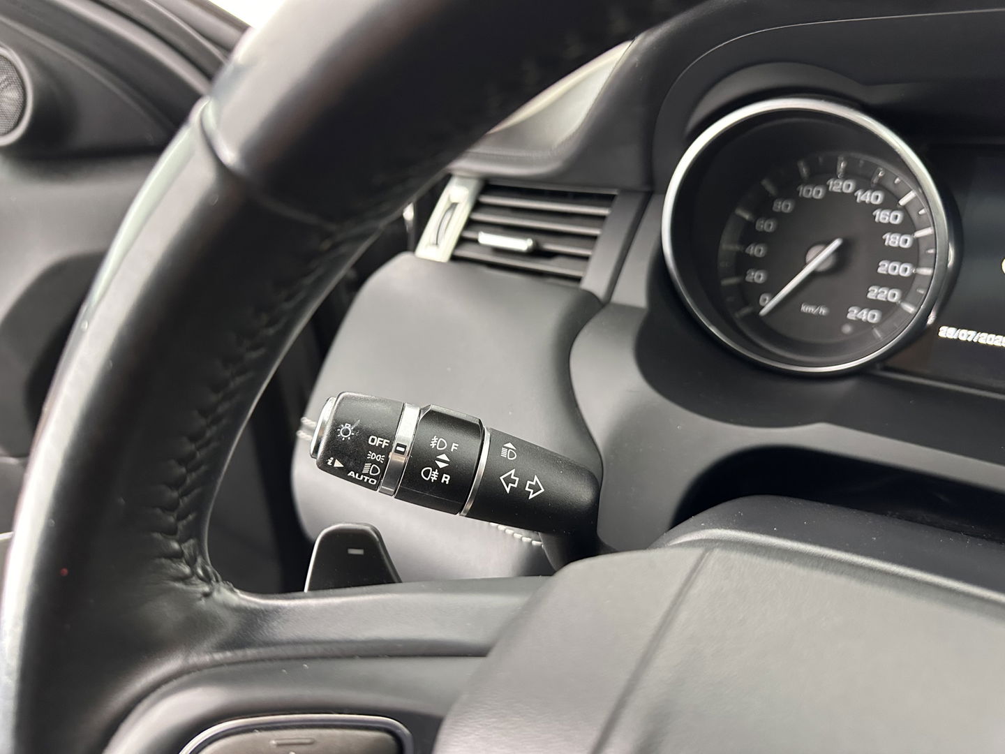 Land Rover Range Rover Evoque 2.2 SD4 4WD Prestige Aut. *PANO | LUXURY-LEATHER | BI-XENON | MERIDIAN-AUDIO | NAVI-FULLMAP | MEMORY-PACK | CAMERA | HEATED-COMFORTSEATS | ECC | SHIFT-PADDLES | PDC | CRUISE | TOWBAR  | 19''ALU *