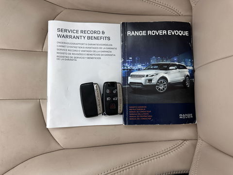 Land Rover Range Rover Evoque 2.2 SD4 4WD Prestige Aut. *PANO | LUXURY-LEATHER | BI-XENON | MERIDIAN-AUDIO | NAVI-FULLMAP | MEMORY-PACK | CAMERA | HEATED-COMFORTSEATS | ECC | SHIFT-PADDLES | PDC | CRUISE | TOWBAR  | 19''ALU *