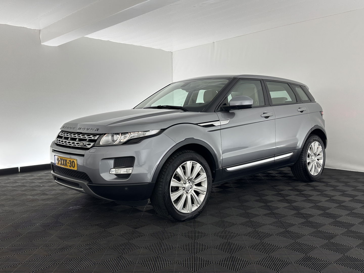 Land Rover Range Rover Evoque 2.2 SD4 4WD Prestige Aut. *PANO | LUXURY-LEATHER | BI-XENON | MERIDIAN-AUDIO | NAVI-FULLMAP | MEMORY-PACK | CAMERA | HEATED-COMFORTSEATS | ECC | SHIFT-PADDLES | PDC | CRUISE | TOWBAR  | 19''ALU *