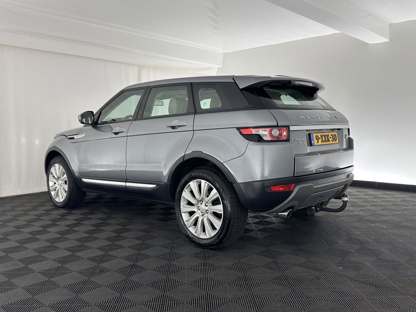 Land Rover Range Rover Evoque 2.2 SD4 4WD Prestige Aut. *PANO | LUXURY-LEATHER | BI-XENON | MERIDIAN-AUDIO | NAVI-FULLMAP | MEMORY-PACK | CAMERA | HEATED-COMFORTSEATS | ECC | SHIFT-PADDLES | PDC | CRUISE | TOWBAR  | 19''ALU *