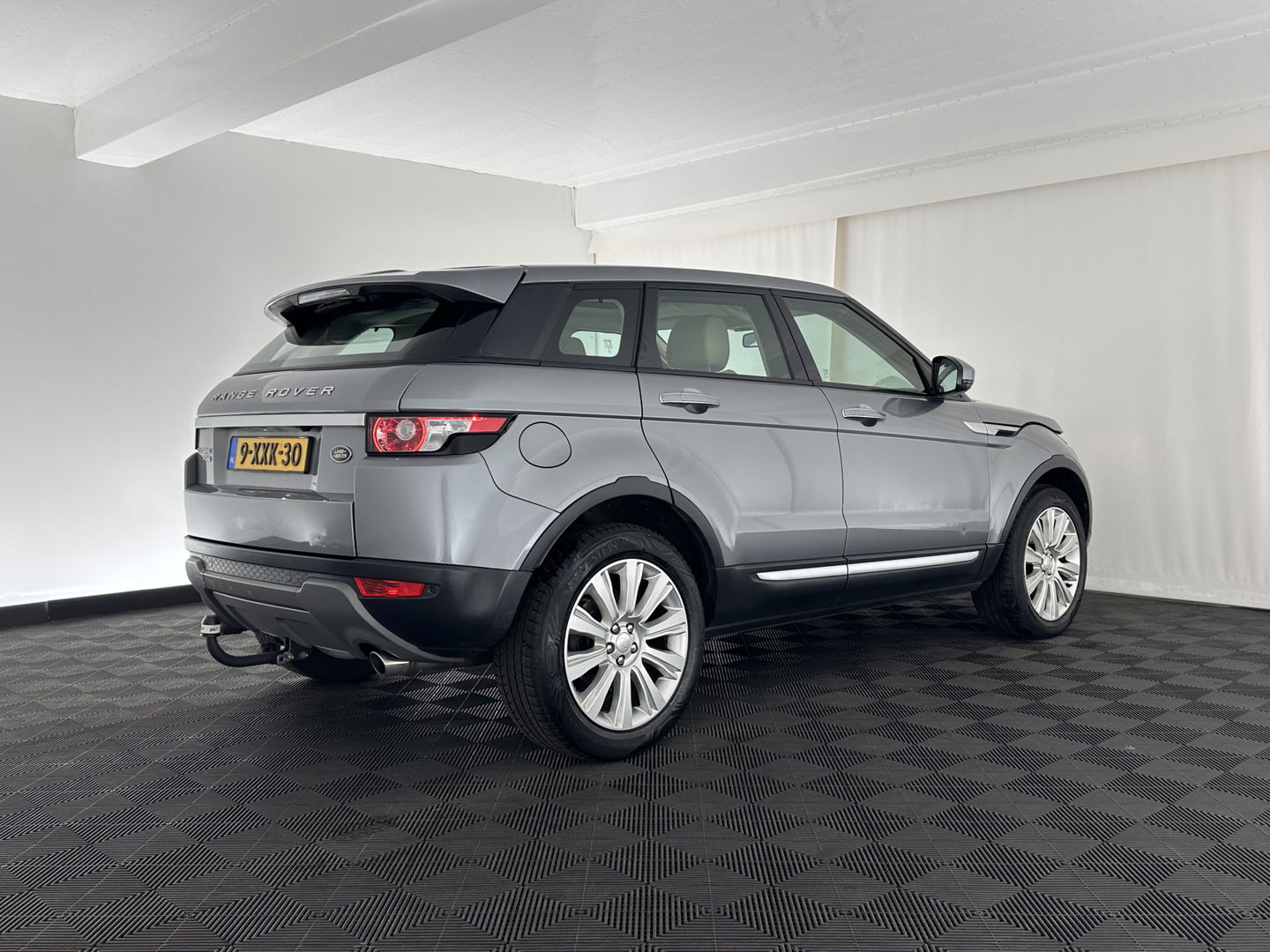 Land Rover Range Rover Evoque 2.2 SD4 4WD Prestige Aut. *PANO | LUXURY-LEATHER | BI-XENON | MERIDIAN-AUDIO | NAVI-FULLMAP | MEMORY-PACK | CAMERA | HEATED-COMFORTSEATS | ECC | SHIFT-PADDLES | PDC | CRUISE | TOWBAR  | 19''ALU *