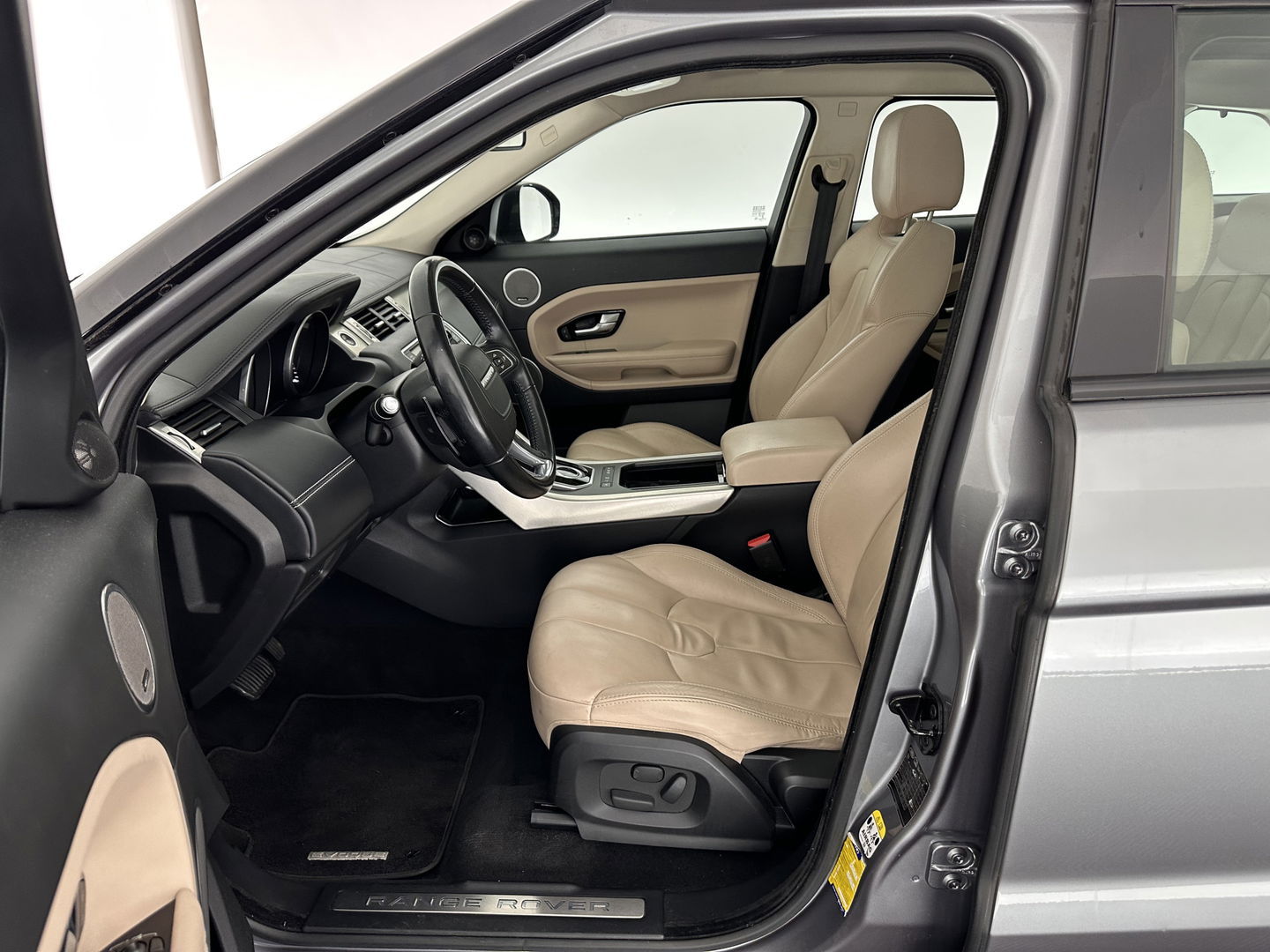 Land Rover Range Rover Evoque 2.2 SD4 4WD Prestige Aut. *PANO | LUXURY-LEATHER | BI-XENON | MERIDIAN-AUDIO | NAVI-FULLMAP | MEMORY-PACK | CAMERA | HEATED-COMFORTSEATS | ECC | SHIFT-PADDLES | PDC | CRUISE | TOWBAR | 19''ALU *