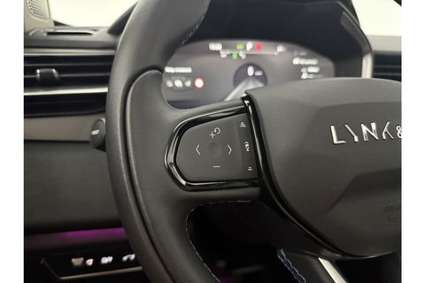 Lynk Co 01 1.5 | Black Edition | 262PK Pano LED Sfeer 360Camera Carplay Memory ACC Virtual Clima Navi PDC 19"LMV