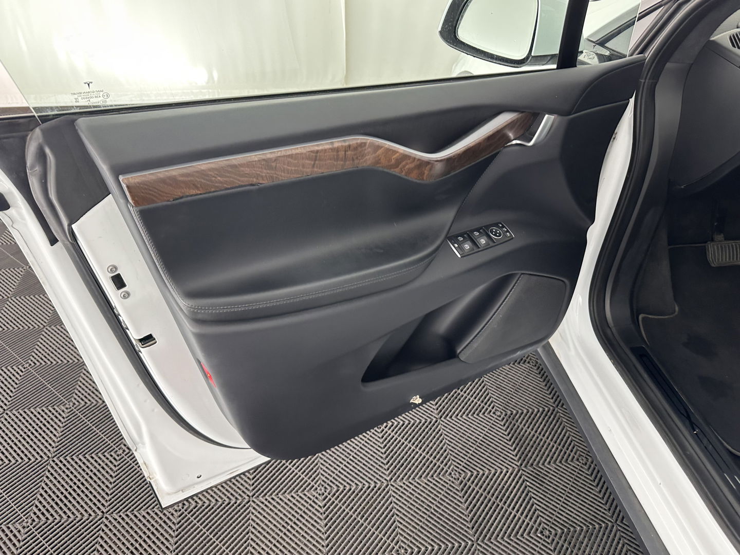 Tesla Model X Long Range [ 7-Pers. ] Aut. *PANO-WINDOW | AUTO-PILOT | LUXURY-LEATHER | TOP-VIEW | NAVI-FULLMAP | FULL-LED | AIR-SUSPENSION | DIGI-COCKPIT | KEYLESS | CAMERA | DAB+ | HEATED-COMFORTSEATS | 22''ALU*
