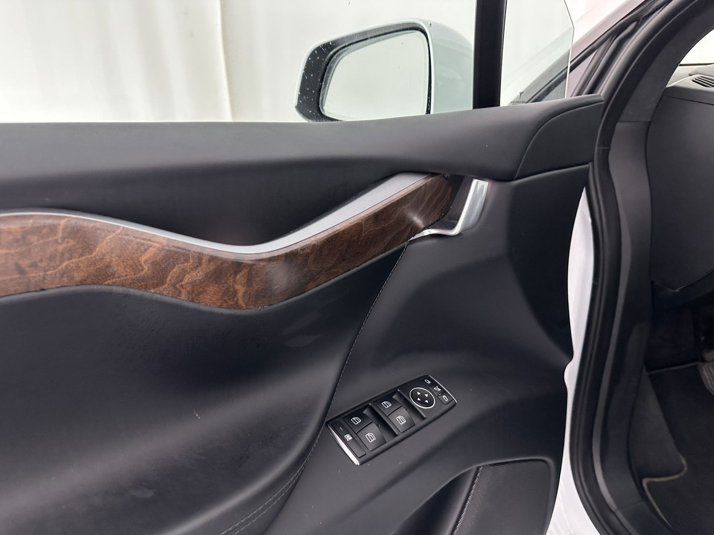Tesla Model X Long Range [ 7-Pers. ] Aut. *PANO-WINDOW | AUTO-PILOT | LUXURY-LEATHER | TOP-VIEW | NAVI-FULLMAP | FULL-LED | AIR-SUSPENSION | DIGI-COCKPIT | KEYLESS | CAMERA | DAB+ | HEATED-COMFORTSEATS | 22''ALU*