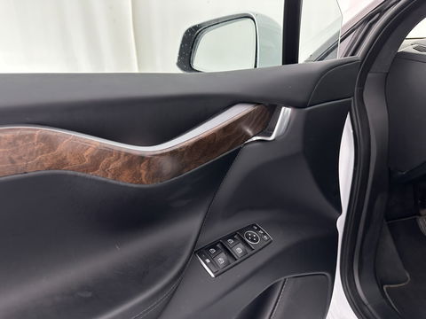 Tesla Model X Long Range [ 7-Pers. ] Aut. *PANO-WINDOW | AUTO-PILOT | LUXURY-LEATHER | TOP-VIEW | NAVI-FULLMAP | FULL-LED | AIR-SUSPENSION | DIGI-COCKPIT | KEYLESS | CAMERA | DAB+ | HEATED-COMFORTSEATS | 22''ALU*