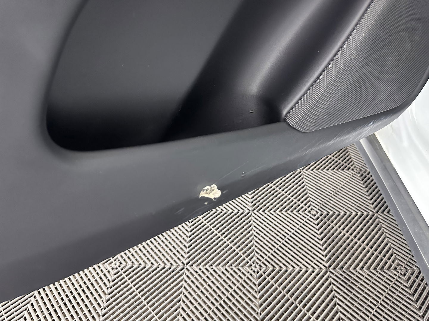 Tesla Model X Long Range [ 7-Pers. ] Aut. *PANO-WINDOW | AUTO-PILOT | LUXURY-LEATHER | TOP-VIEW | NAVI-FULLMAP | FULL-LED | AIR-SUSPENSION | DIGI-COCKPIT | KEYLESS | CAMERA | DAB+ | HEATED-COMFORTSEATS | 22''ALU*