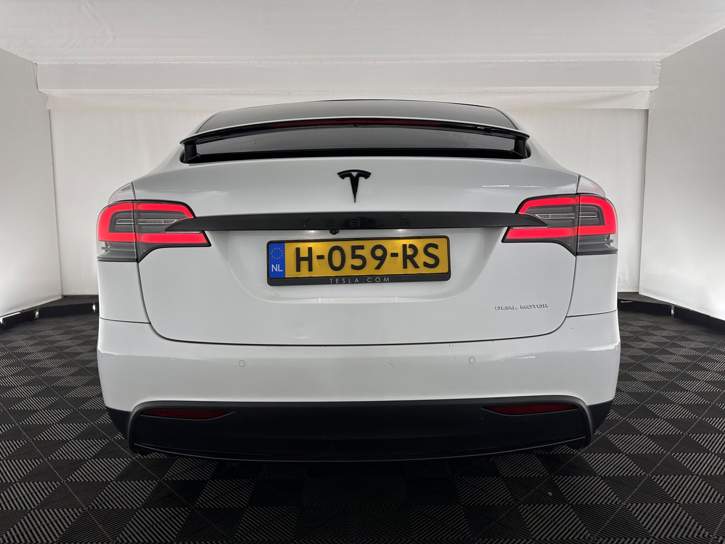 Tesla Model X Long Range [ 7-Pers. ] Aut. *PANO-WINDOW | AUTO-PILOT | LUXURY-LEATHER | TOP-VIEW | NAVI-FULLMAP | FULL-LED | AIR-SUSPENSION | DIGI-COCKPIT | KEYLESS | CAMERA | DAB+ | HEATED-COMFORTSEATS | 22''ALU*
