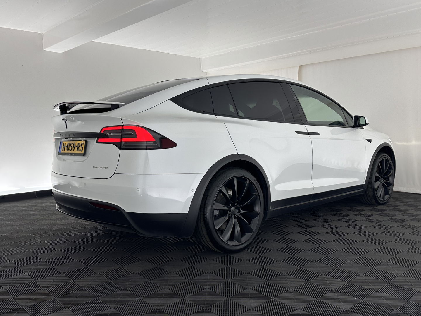 Tesla Model X Long Range [ 7-Pers. ] Aut. *PANO-WINDOW | AUTO-PILOT | LUXURY-LEATHER | TOP-VIEW | NAVI-FULLMAP | FULL-LED | AIR-SUSPENSION | DIGI-COCKPIT | KEYLESS | CAMERA | DAB+ | HEATED-COMFORTSEATS | 22''ALU*