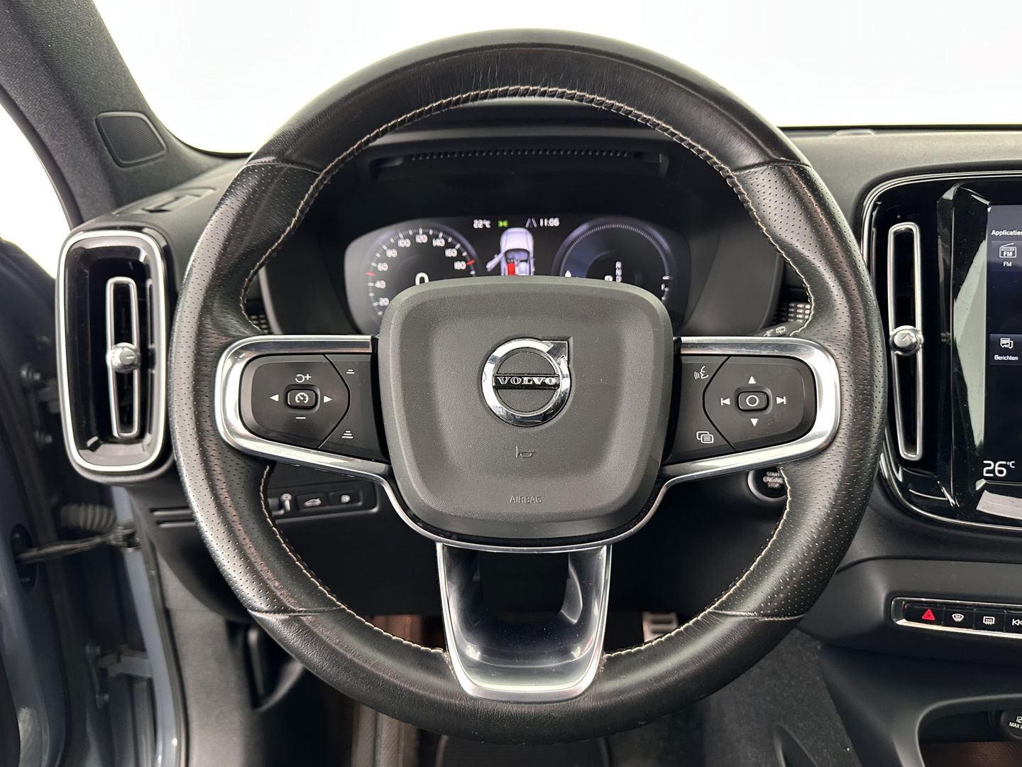 Volvo XC40 1.5 T5 Recharge R-Design (INCL.BTW) (INCL-BTW) *PANO | DIGI-COCKPIT | FULL-LED | BLIND-SPOT | PREMIUM-AUDIO | KEYLESS | APP.CONNECT | NAVI-FULLMAP | ALCANTARA-LEATHER | ECC | PDC | SPORT-SEATS | 19''ALU | TOWBAR*