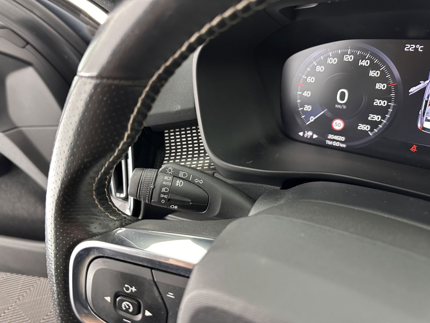 Volvo XC40 1.5 T5 Recharge R-Design (INCL.BTW) (INCL-BTW) *PANO | DIGI-COCKPIT | FULL-LED | BLIND-SPOT | PREMIUM-AUDIO | KEYLESS | APP.CONNECT | NAVI-FULLMAP | ALCANTARA-LEATHER | ECC | PDC | SPORT-SEATS | 19''ALU | TOWBAR*