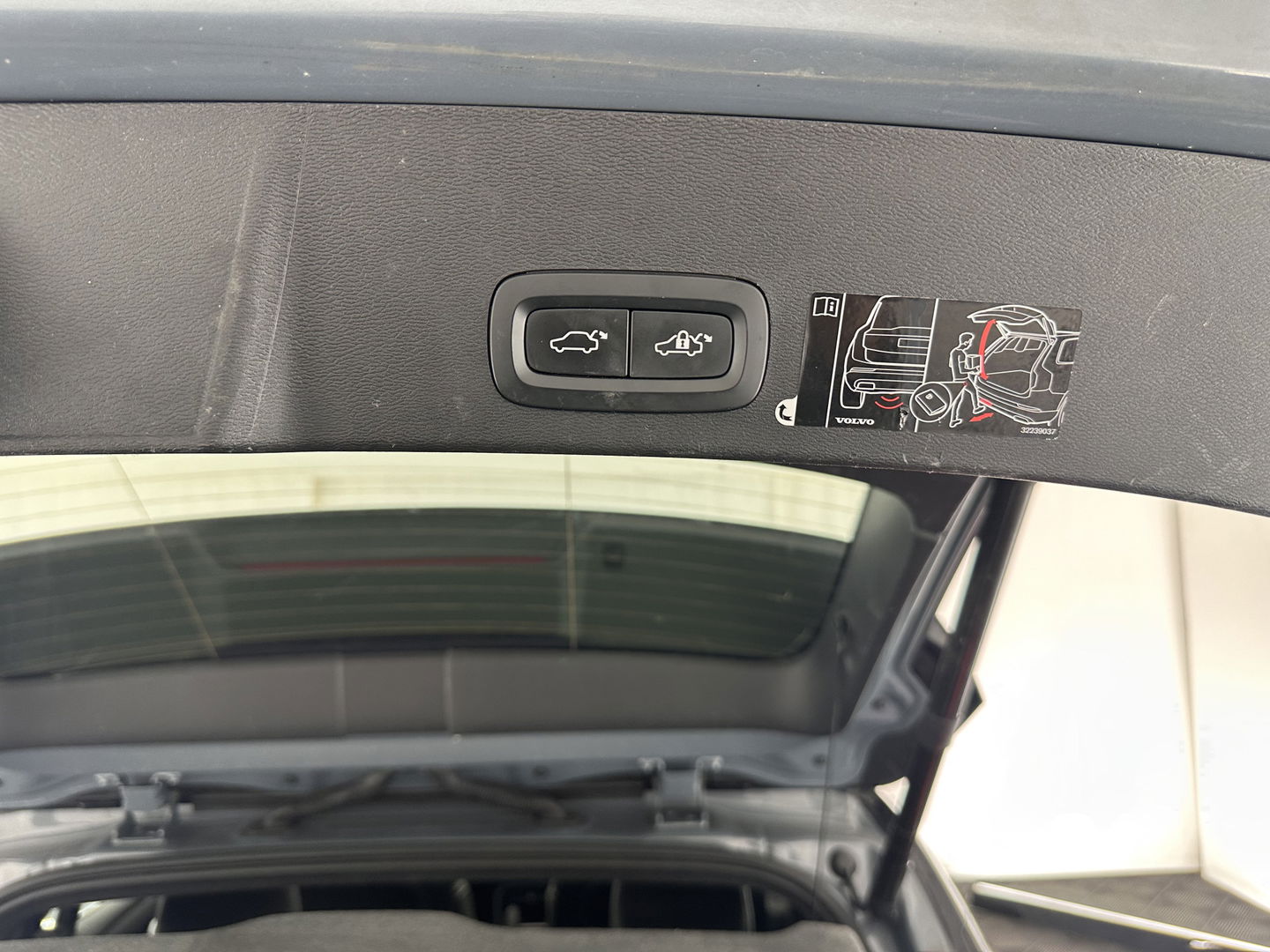 Volvo XC40 1.5 T5 Recharge R-Design (INCL.BTW) (INCL-BTW) *PANO | DIGI-COCKPIT | FULL-LED | BLIND-SPOT | PREMIUM-AUDIO | KEYLESS | APP.CONNECT | NAVI-FULLMAP | ALCANTARA-LEATHER | ECC | PDC | SPORT-SEATS | 19''ALU | TOWBAR*