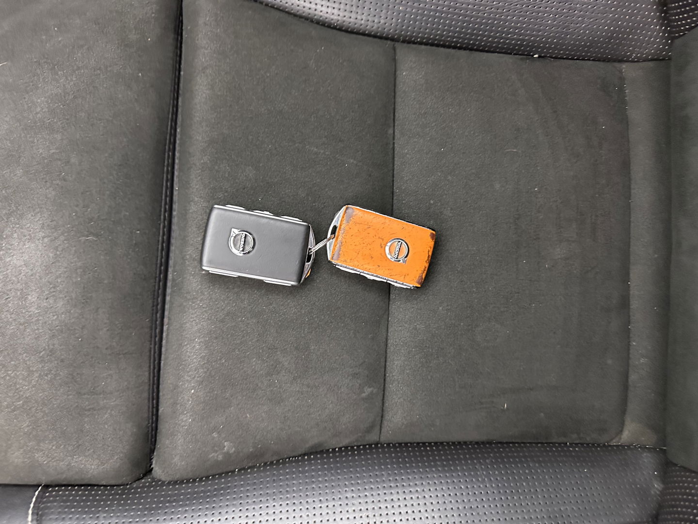Volvo XC40 1.5 T5 Recharge R-Design (INCL.BTW) (INCL-BTW) *PANO | DIGI-COCKPIT | FULL-LED | BLIND-SPOT | PREMIUM-AUDIO | KEYLESS | APP.CONNECT | NAVI-FULLMAP | ALCANTARA-LEATHER | ECC | PDC | SPORT-SEATS | 19''ALU | TOWBAR*