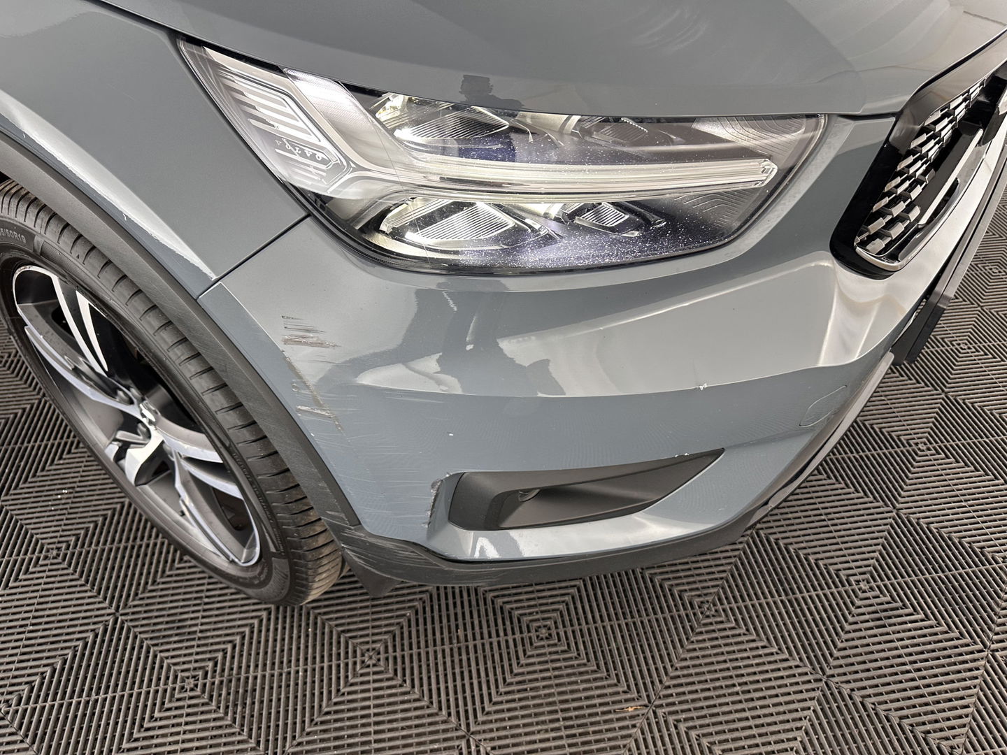 Volvo XC40 1.5 T5 Recharge R-Design (INCL.BTW) (INCL-BTW) *PANO | DIGI-COCKPIT | FULL-LED | BLIND-SPOT | PREMIUM-AUDIO | KEYLESS | APP.CONNECT | NAVI-FULLMAP | ALCANTARA-LEATHER | ECC | PDC | SPORT-SEATS | 19''ALU | TOWBAR*