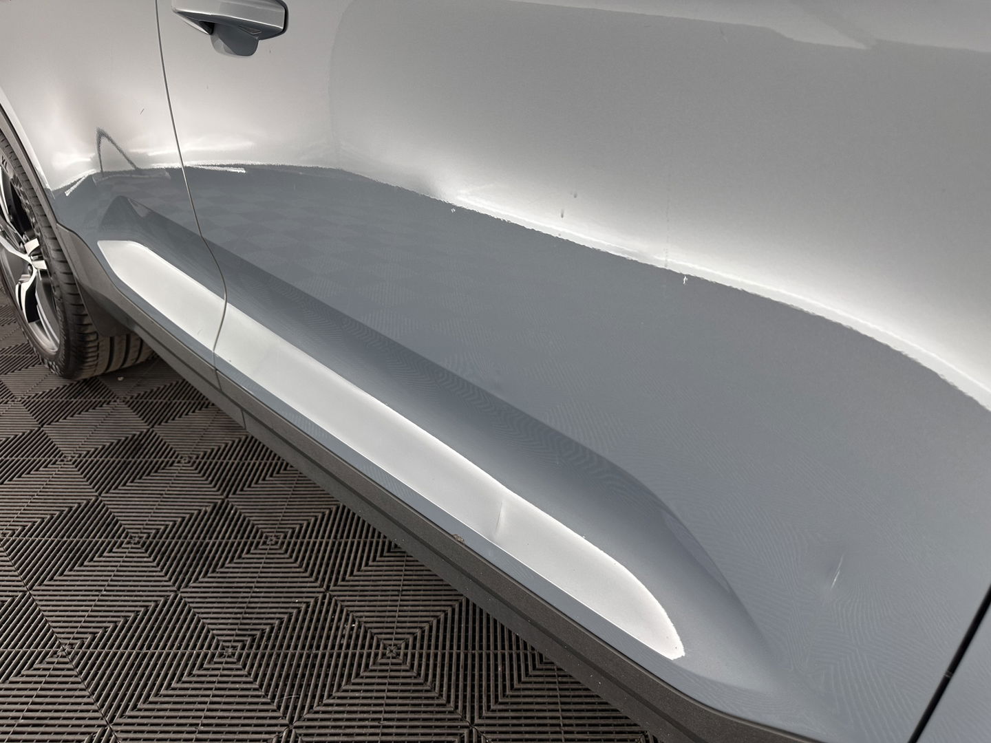 Volvo XC40 1.5 T5 Recharge R-Design (INCL.BTW) (INCL-BTW) *PANO | DIGI-COCKPIT | FULL-LED | BLIND-SPOT | PREMIUM-AUDIO | KEYLESS | APP.CONNECT | NAVI-FULLMAP | ALCANTARA-LEATHER | ECC | PDC | SPORT-SEATS | 19''ALU | TOWBAR*
