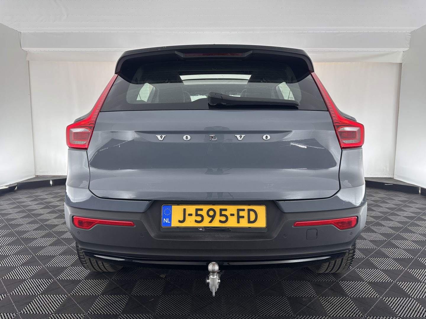 Volvo XC40 1.5 T5 Recharge R-Design (INCL.BTW) (INCL-BTW) *PANO | DIGI-COCKPIT | FULL-LED | BLIND-SPOT | PREMIUM-AUDIO | KEYLESS | APP.CONNECT | NAVI-FULLMAP | ALCANTARA-LEATHER | ECC | PDC | SPORT-SEATS | 19''ALU | TOWBAR*