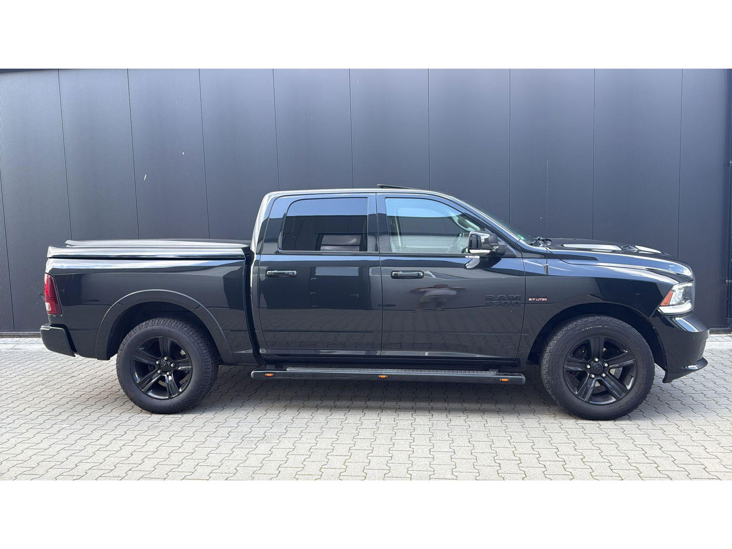 Dodge Ram 1500 5.7 V8 Crew Cab 5'7 4WD LPG Blackout