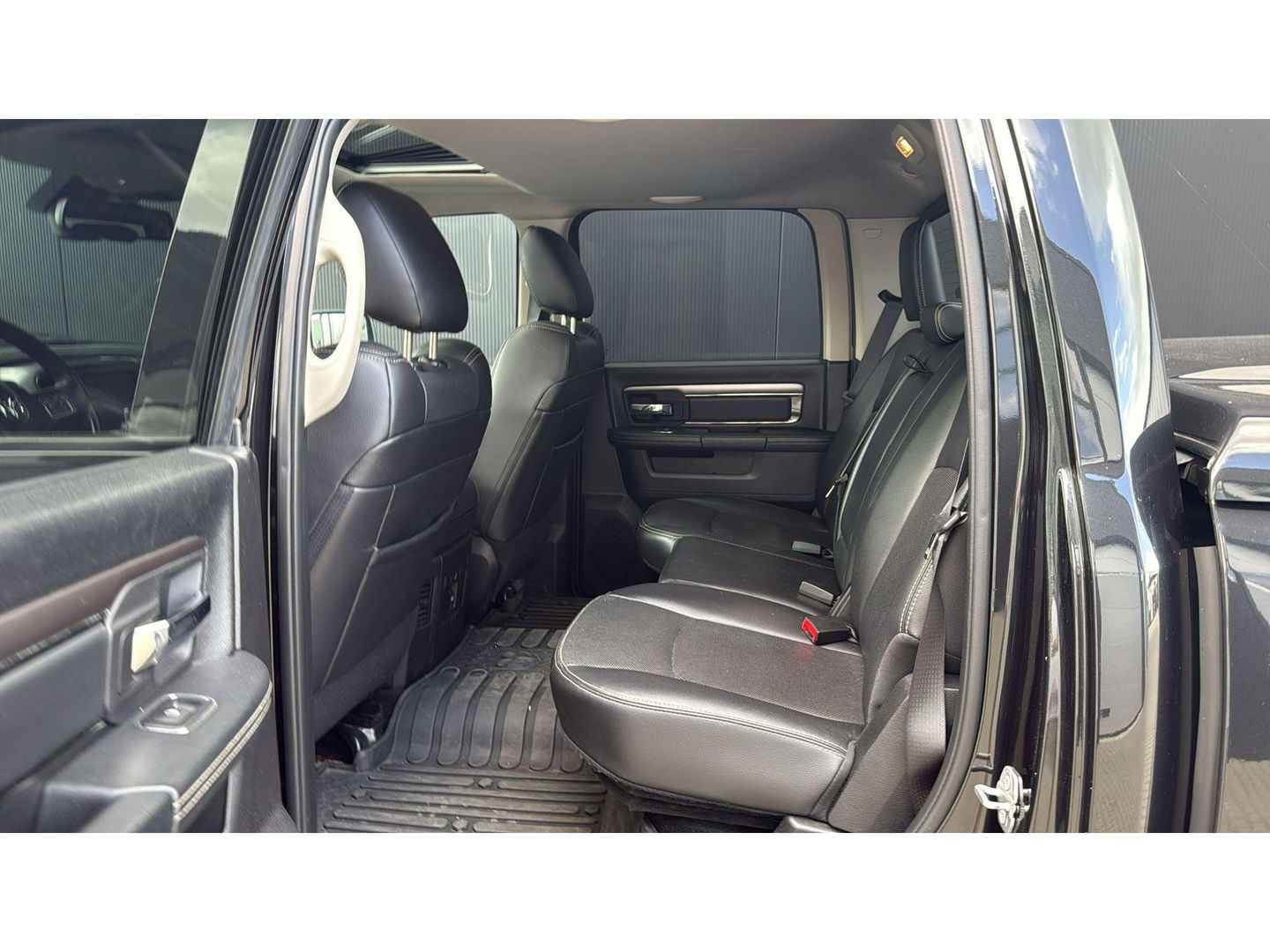 Dodge Ram 1500 5.7 V8 Crew Cab 5'7 4WD LPG Blackout