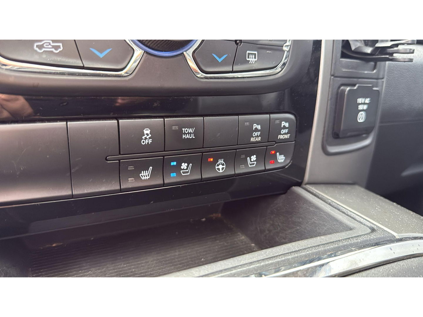 Dodge Ram 1500 5.7 V8 Crew Cab 5'7 4WD LPG Blackout