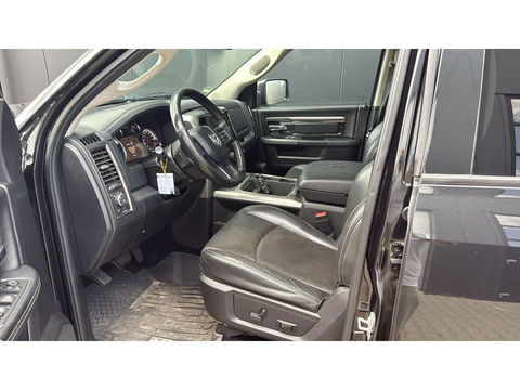 Dodge Ram 1500 5.7 V8 Crew Cab 5'7 4WD LPG Blackout