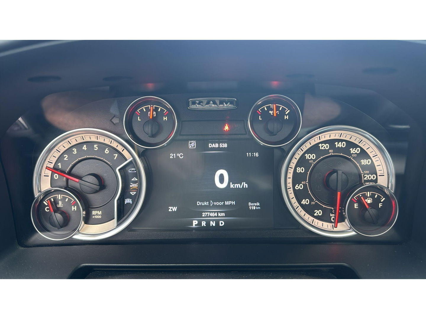 Dodge Ram 1500 5.7 V8 Crew Cab 5'7 4WD LPG Blackout